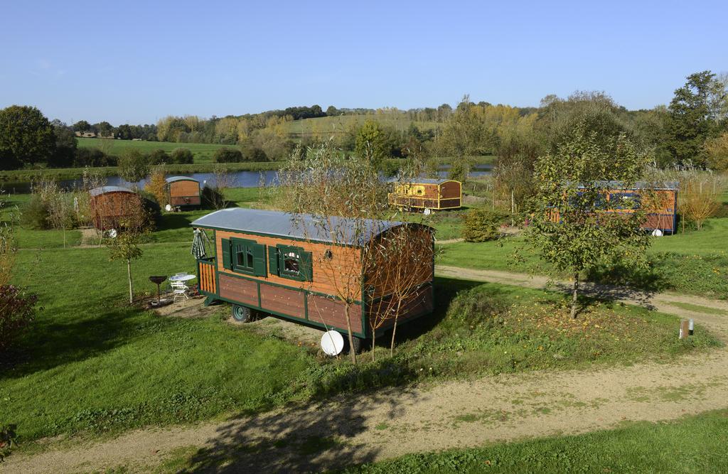 Les Roulottes & Cottages Du Moulin Chenille-Change Екстер'єр фото