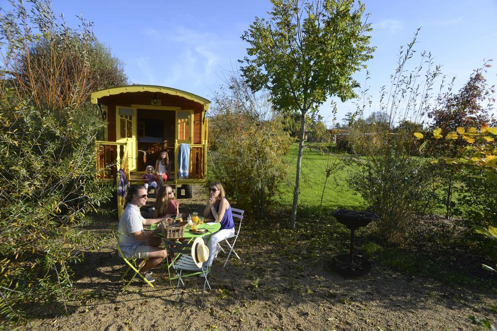 Les Roulottes & Cottages Du Moulin Chenille-Change Екстер'єр фото