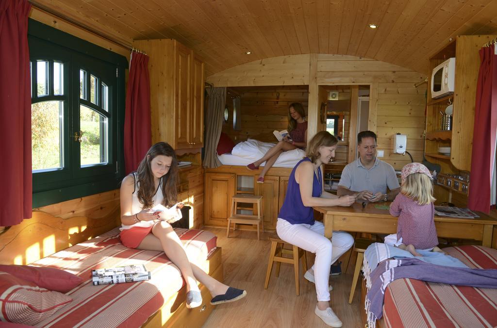 Les Roulottes & Cottages Du Moulin Chenille-Change Екстер'єр фото